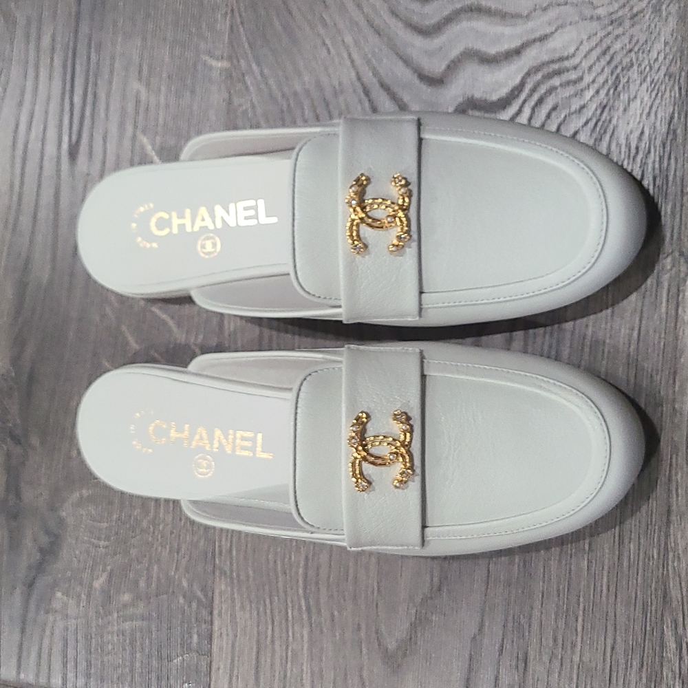Auth Chanel mule slide